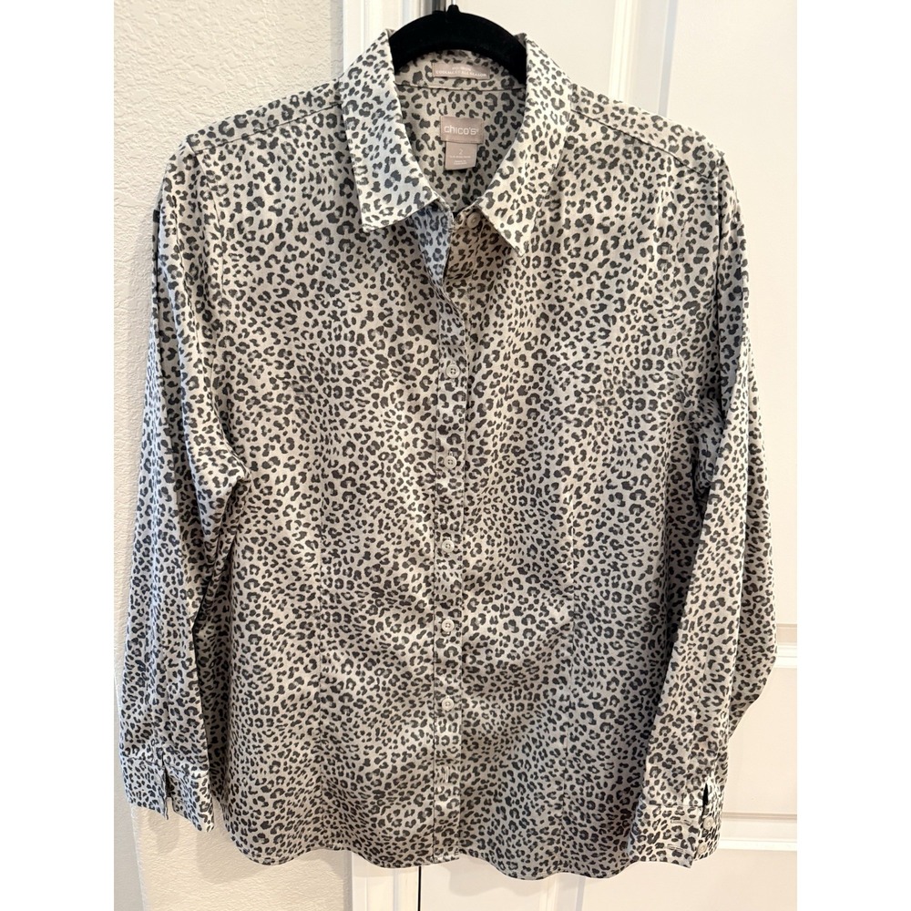 Chico's No Iron Coolmax‎ All Seasons Gray Cheetah Print Button Up Shirt. Size 2.